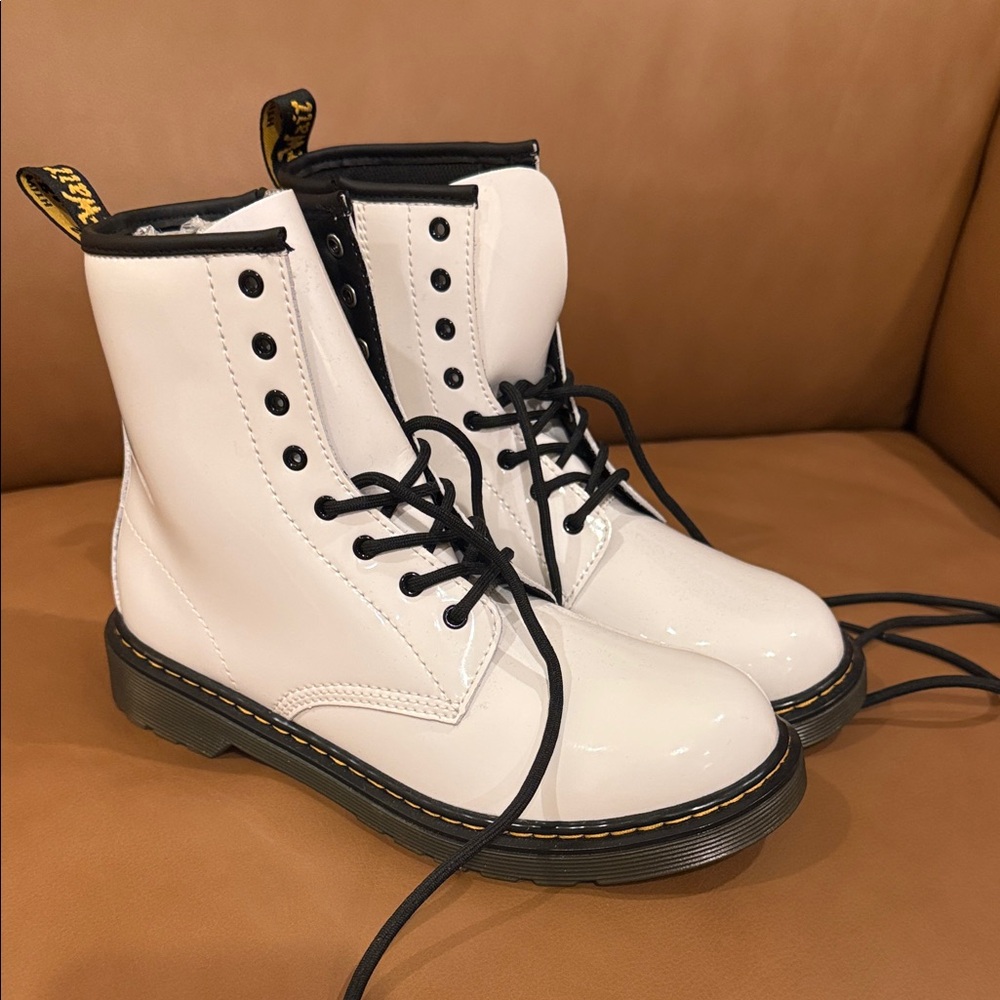 NWOT Dr Martens size 7